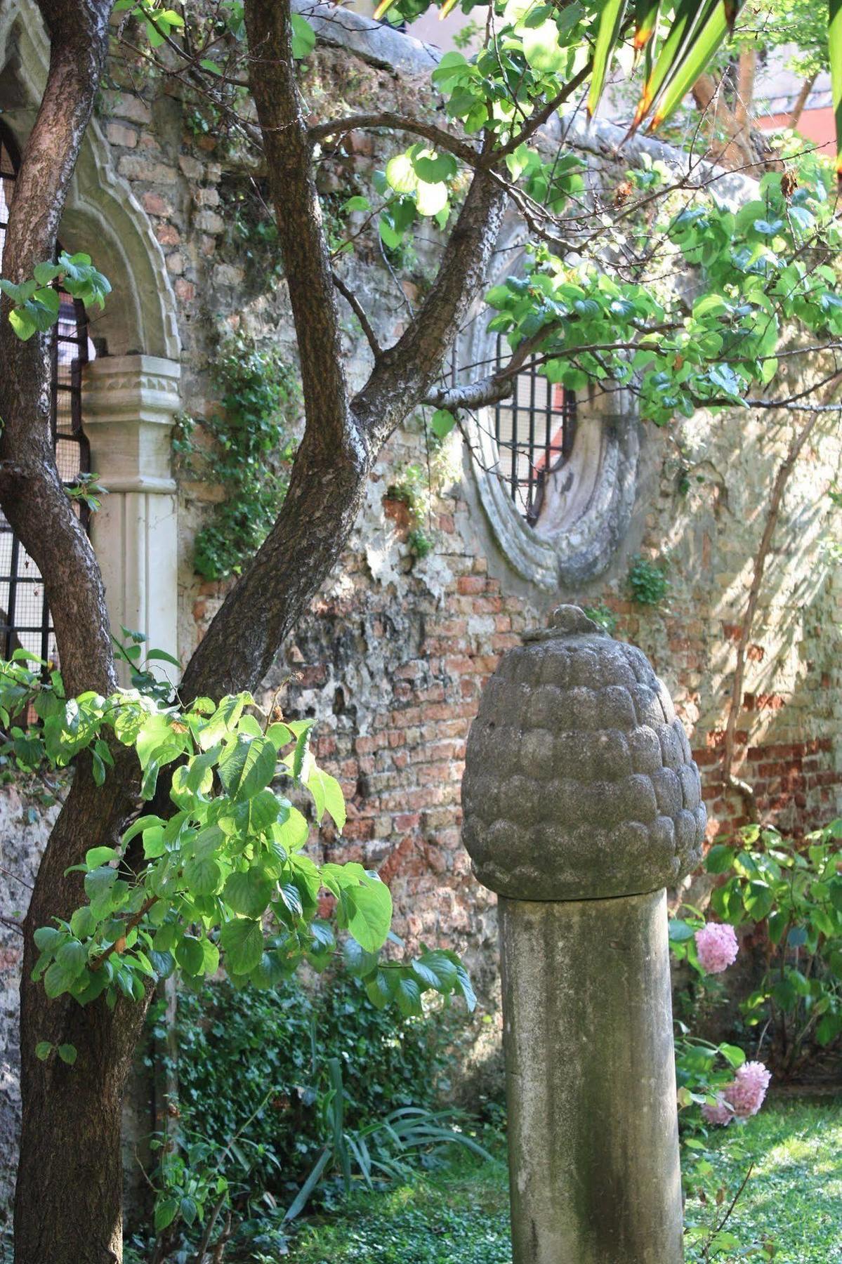 Appartamento Garden Ca' Rezzonico Venise Extérieur photo