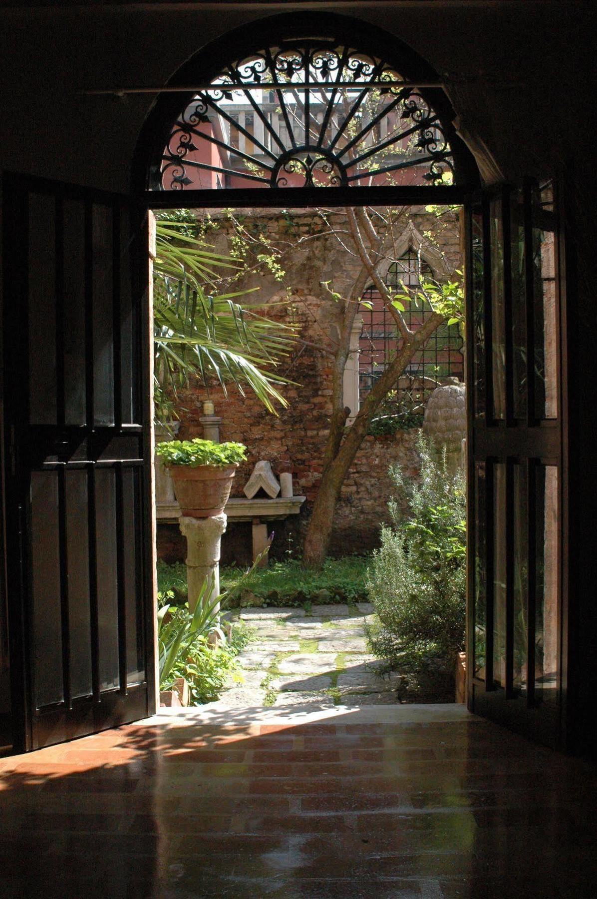 Appartamento Garden Ca' Rezzonico Venise Extérieur photo